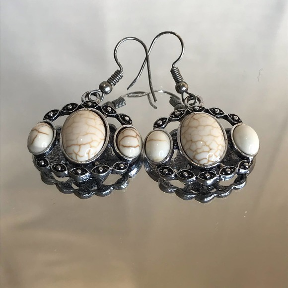 White Howlite Silvertone Earrings‎ - Picture 1 of 3